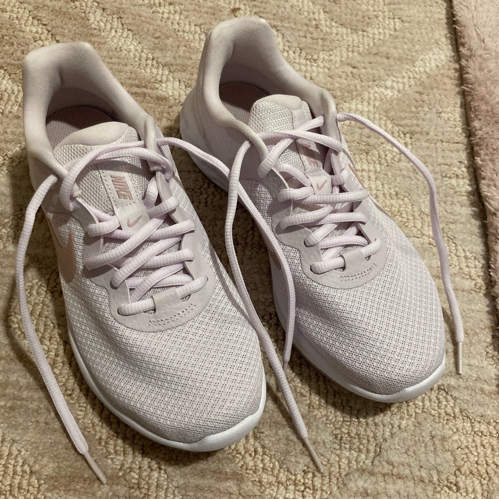 Nike Pink Sneakers Modern Comfort